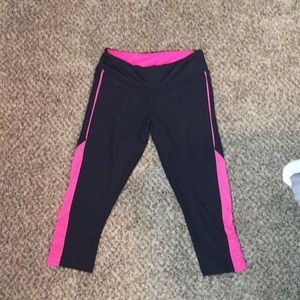 Comfortable workout Capris with Mash cut outs
